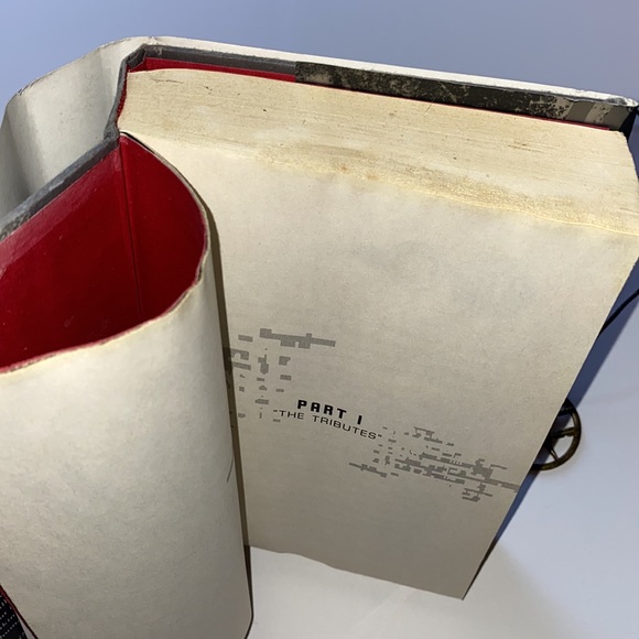 SOLD!! The Hunger Games Book and necklace set - Picture 6 of 15